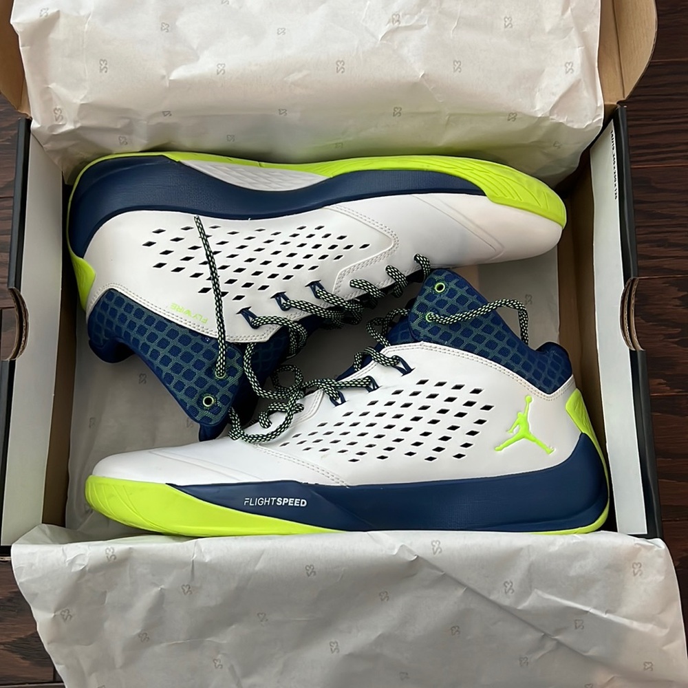 Mens Jordan Rising High shoes.  Size 12.